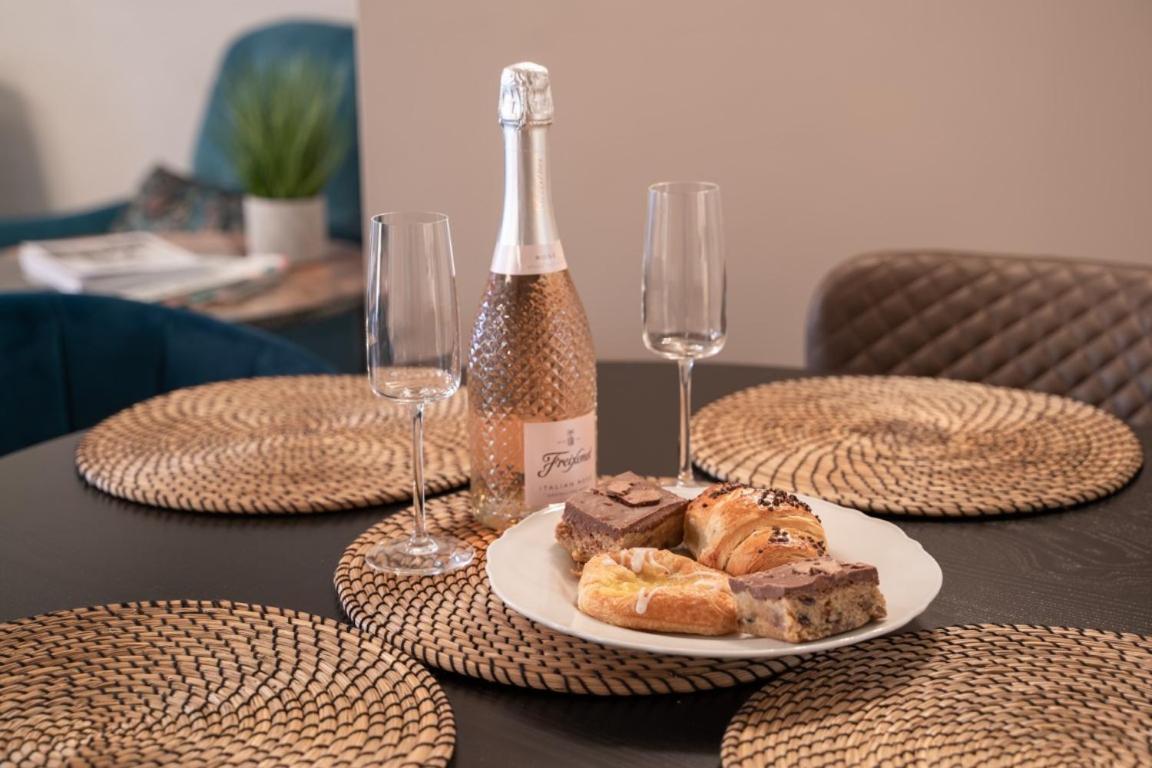 Perfectly Located Central Chester Town House -2Br Экстерьер фото