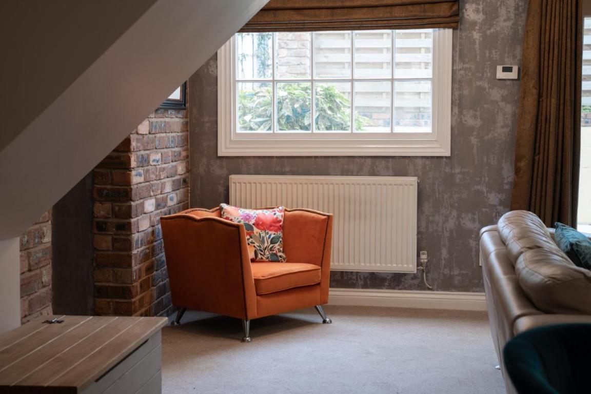 Perfectly Located Central Chester Town House -2Br Экстерьер фото