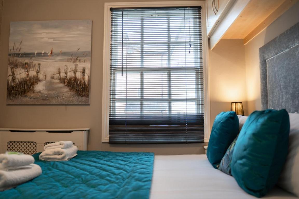 Perfectly Located Central Chester Town House -2Br Экстерьер фото